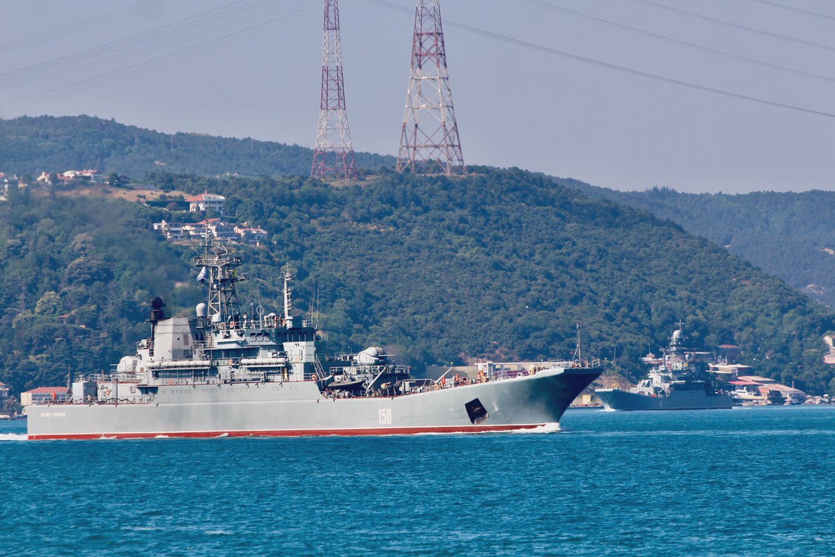 heavily laden russian navy project 775 bsf ropucha class lstms