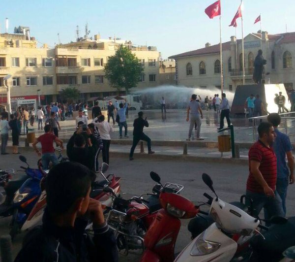Turkey police detains many locals in Kilis after protests of gov't over ISIL shelling 