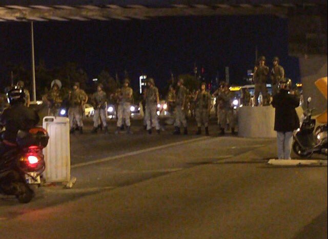 Istanbul: The Bosphorus bridge is blocked by the army. Deployment unusual