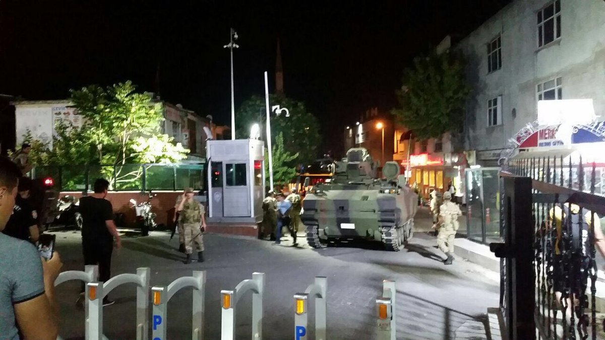 Turkey Istanbul unconfirmed reports:Turkish army tanks in Bayrampasa police HQ