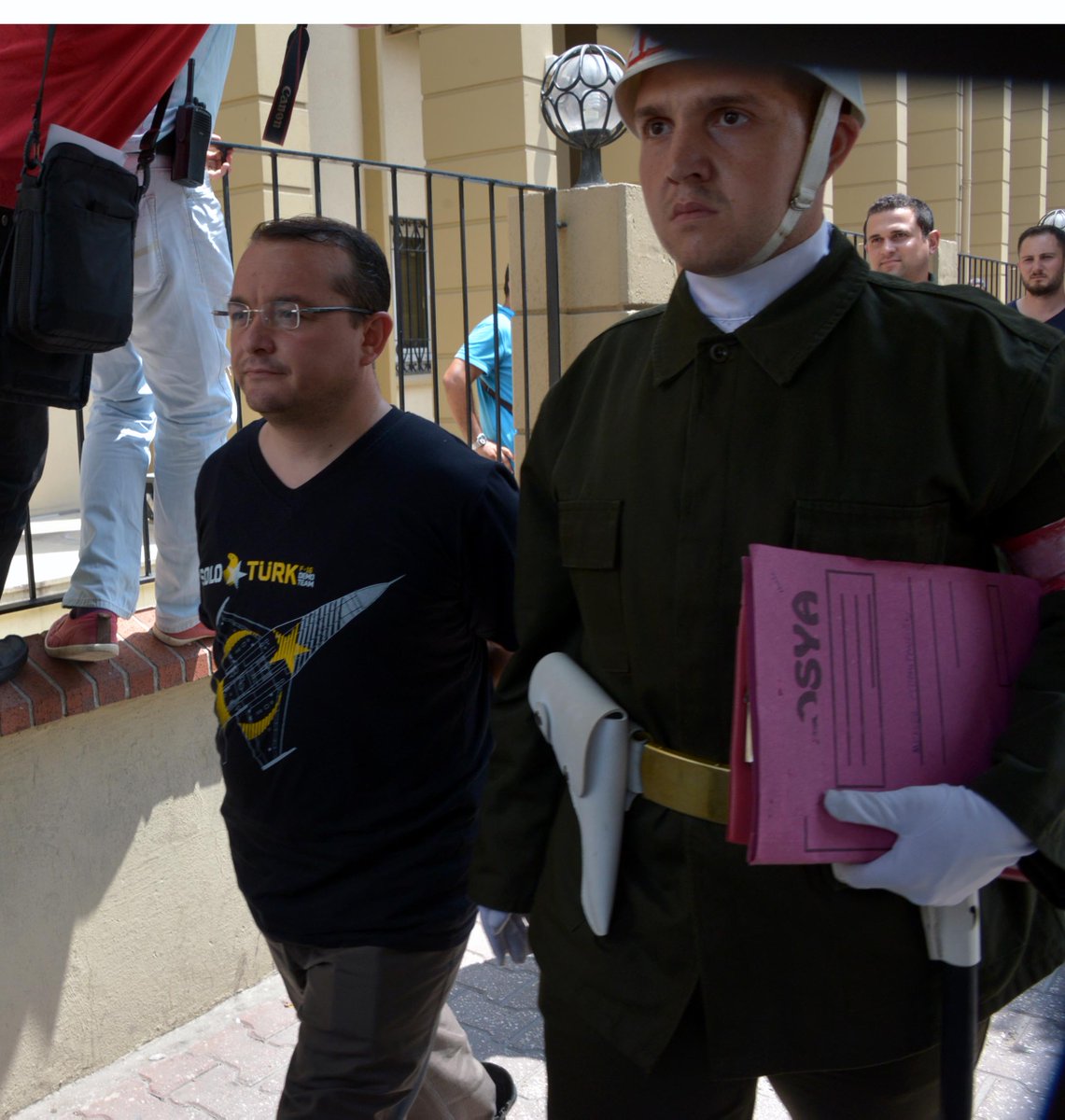 Commander of Incirlik airbase has been arrested along with 10 soldiers and 1 police chief