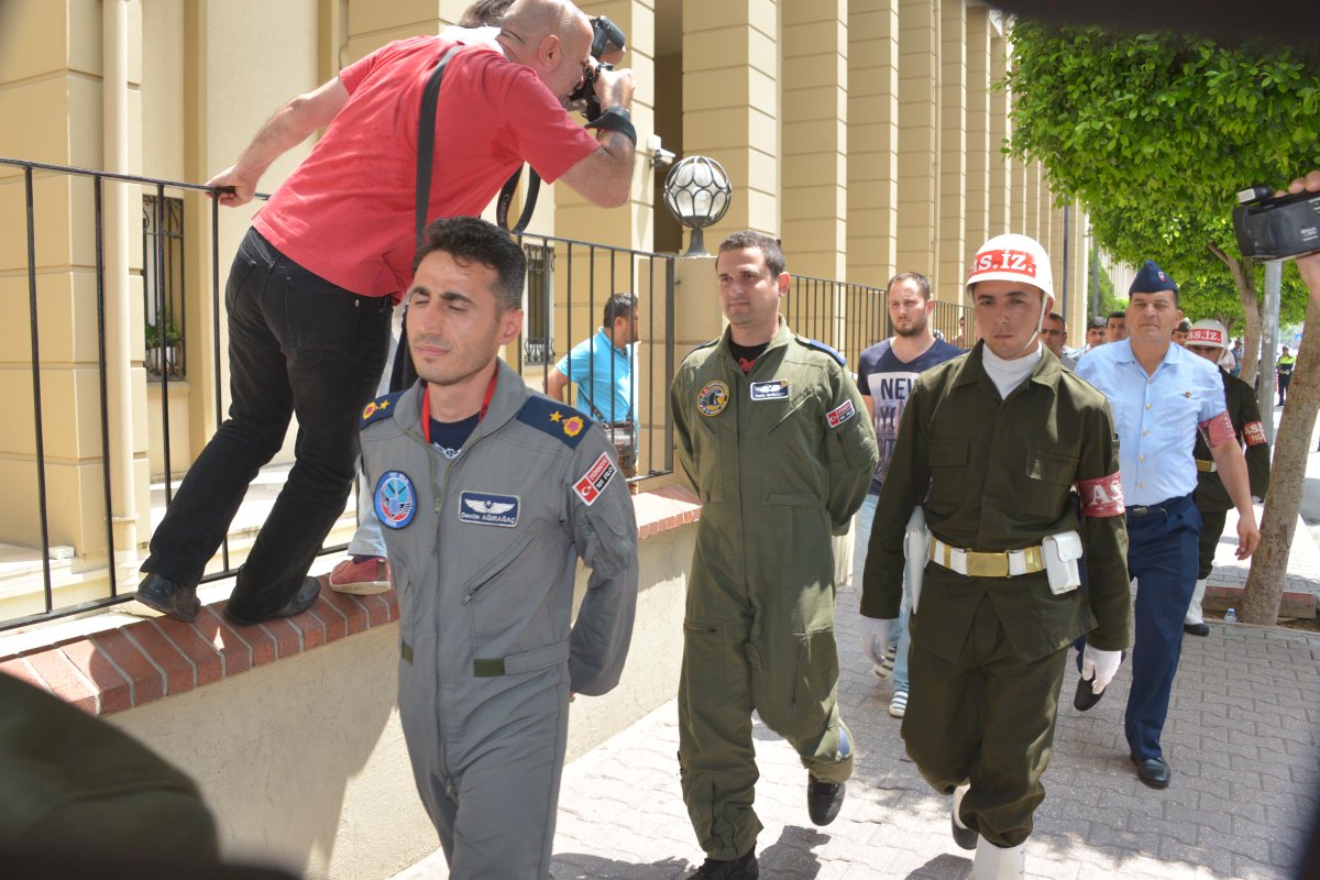 Commander of Incirlik airbase has been arrested along with 10 soldiers and 1 police chief