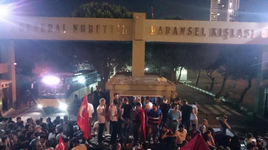 Protesters block Kartal garrison in Istanbul on suspicion of coup plotters there 