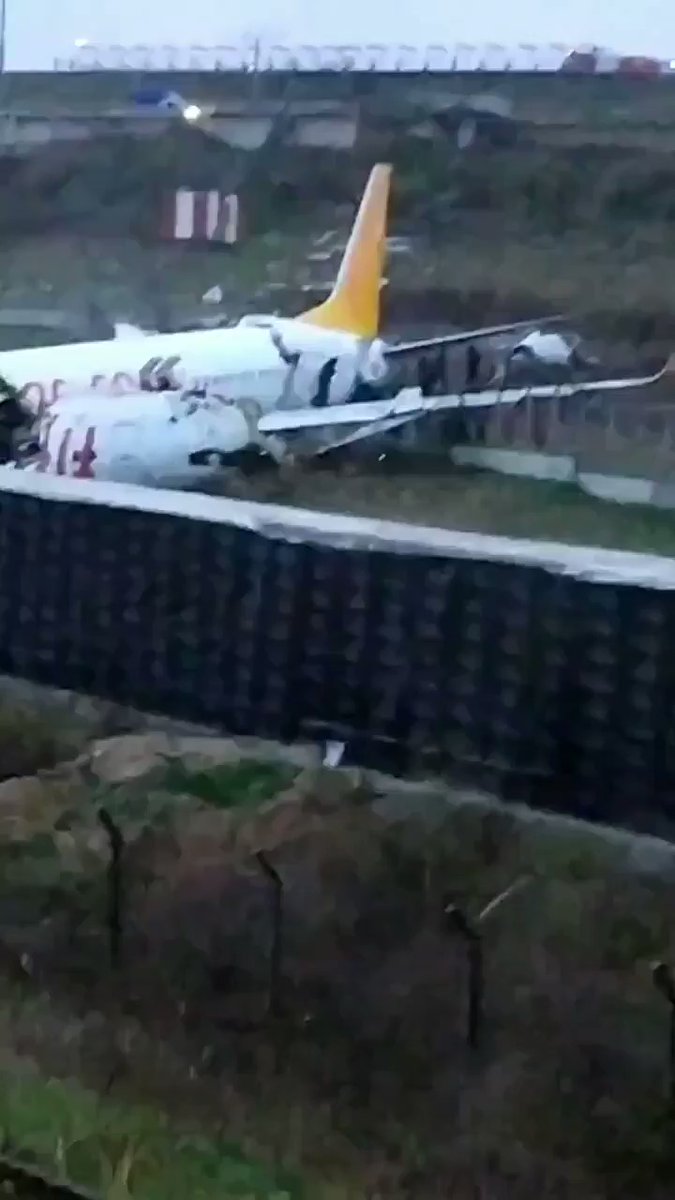 A passenger Boeing 737 gets off the runway at Istanbul's Sabiha Gökçen Airport