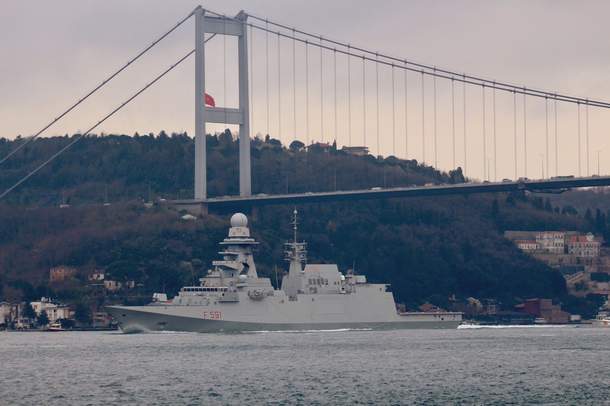 Standing @NATO Maritime Group 2 enters Black Sea: @SNMG_2 frigates transit Bosphorus back to back towards Black Sea: flagship @RoyalCanNavy Halifax class @HMCSFredericton, @ItalianNavy Bergamini class ITS Virginio Fasan & Turkish Navy Barbaros Class  TCG Salihreis 