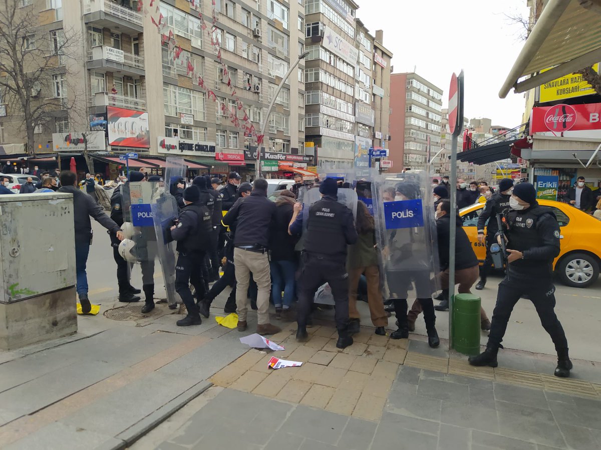Students detained in Ankara: Police attacked university students who wanted to take action to support the Boğaziçi University in Ankara
