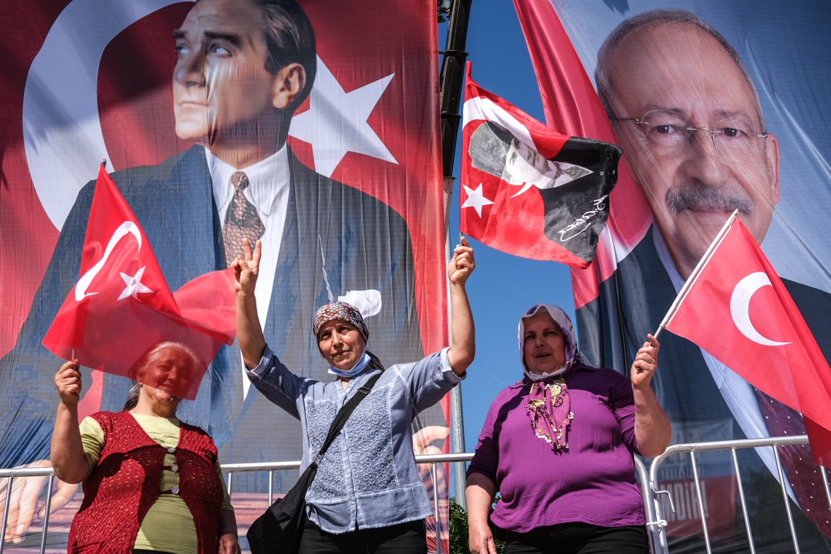 Hundreds of thousands of people gathered on Saturday in Istanbul's Maltepe Square for a political rally demanding human rights, freedoms and justice, organised by the main opposition Republican People's Party, CHP