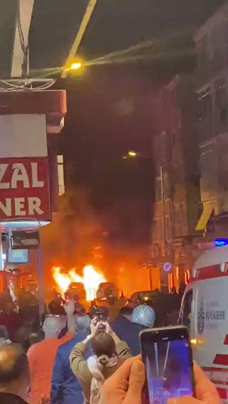 A car has exploded in Istanbul's Fatih tonight. No initial reports of casualties