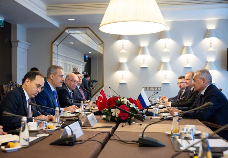 وزیر امور خارجه ترکیه در مسکو با شویگو گفتگو کرد
