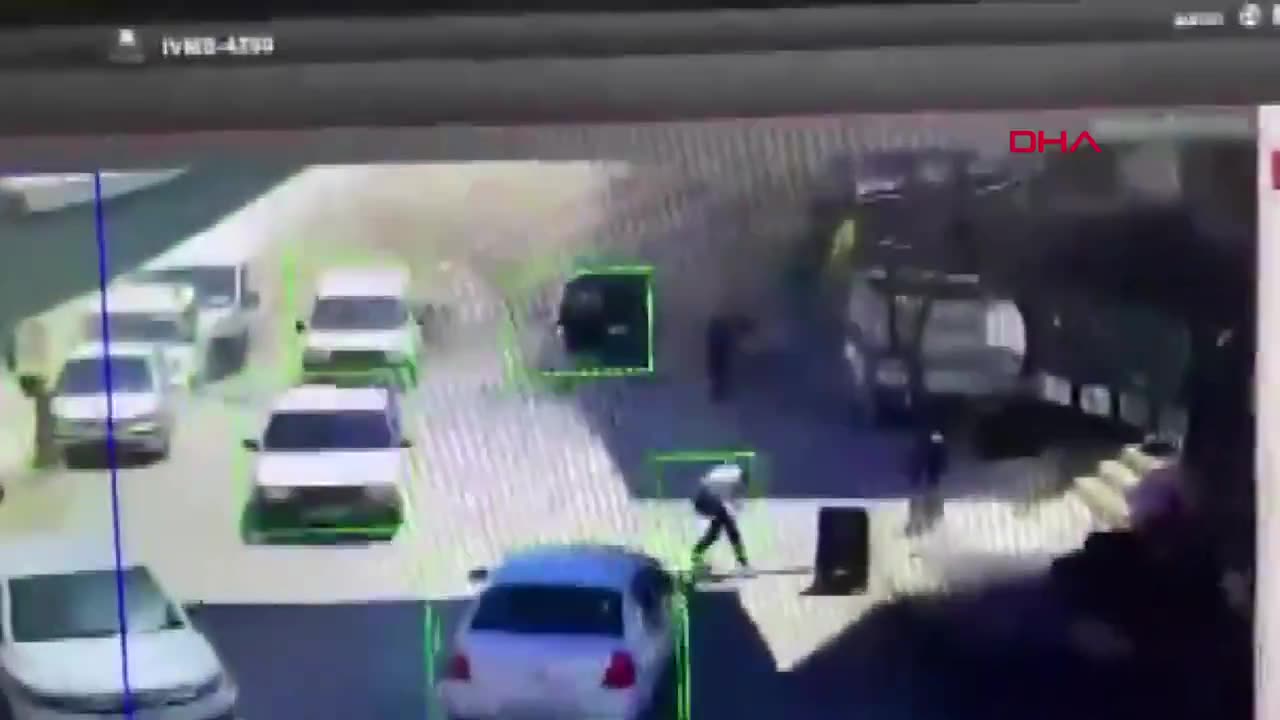 The explosion moment in Torbalı is on camera. The moment of explosion caused by an industrial type cylinder in a restaurant in Izmir's Torbalı district was reflected on a nearby security camera.