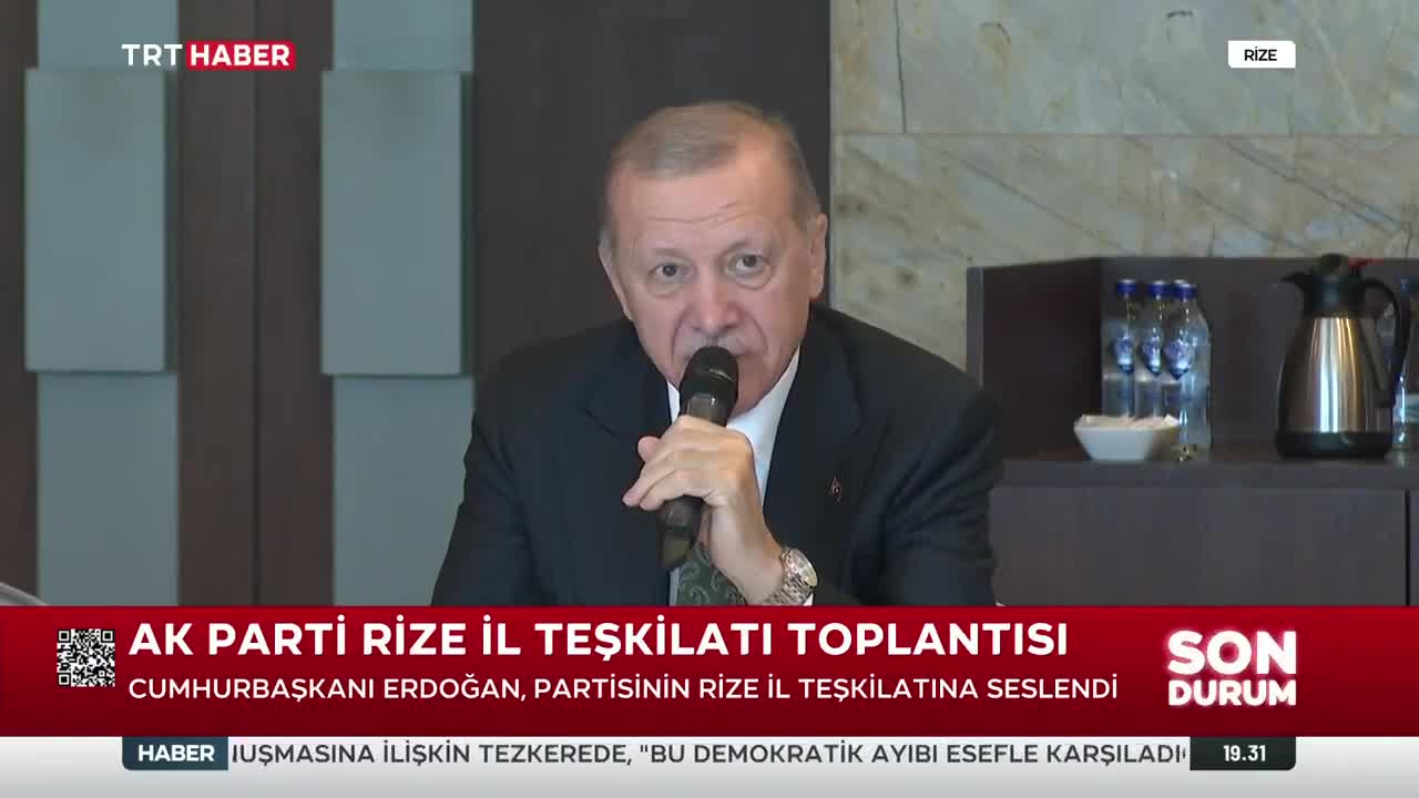 Erdogan: „Wir müssen sehr stark sein, damit Israel Palästina diese Dinge nicht antun kann. So wie wir in Karabach einmarschiert sind, so wie wir in Libyen einmarschiert sind, könnten wir ihnen dasselbe antun. Es gibt nichts, was wir nicht tun können. Wir müssen nur stark sein.