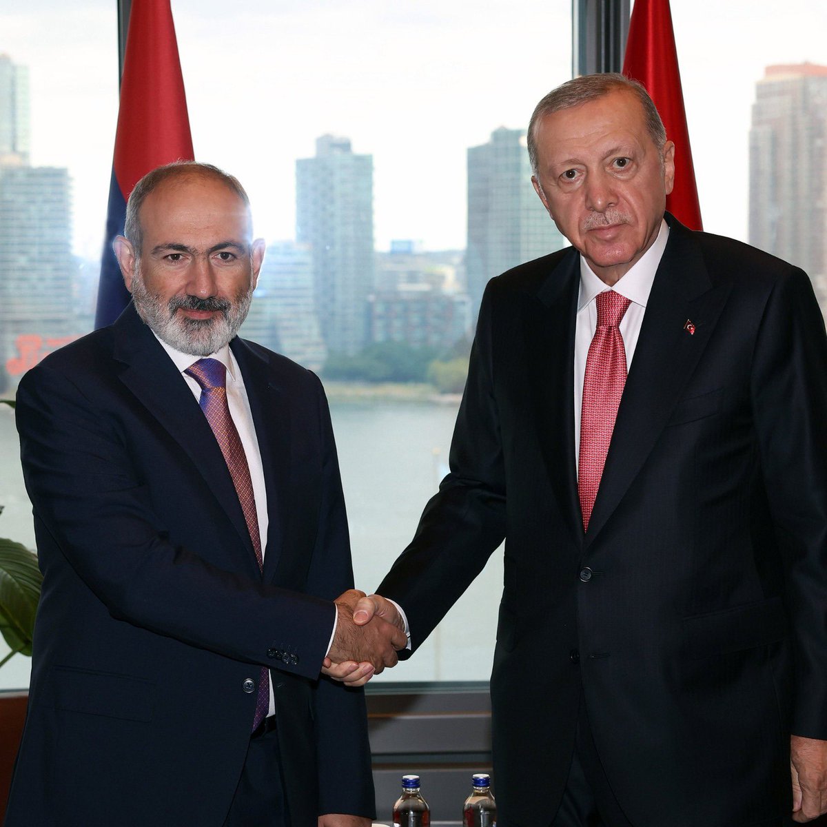 President Erdoğan received Armenian Prime Minister Pashinyan at the Turkish House in New York