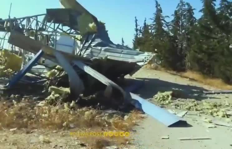 סצנות מהתקיפות האוויריות שפגעו במתקן התעשייה קובאני הממוקם באזור הכפרי המערבי של העיר עין עיסא, עקב הפצצת מזלט טורקי אמש.