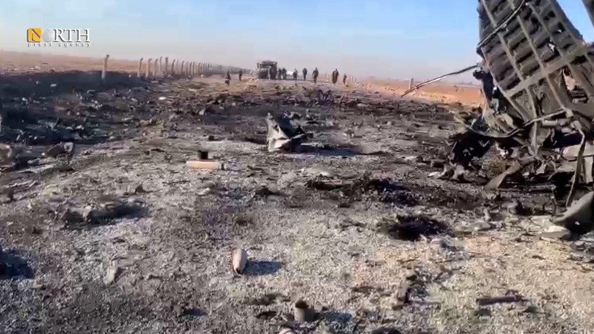 Gevolgen van luchtaanvallen op de internationale luchthaven van Qamishli in het noordoosten van Syrië