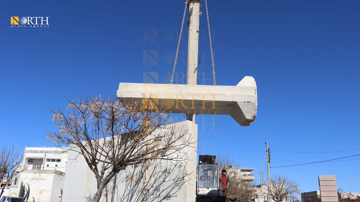 Obras de construção da base da @coalizão internacional em Kobani