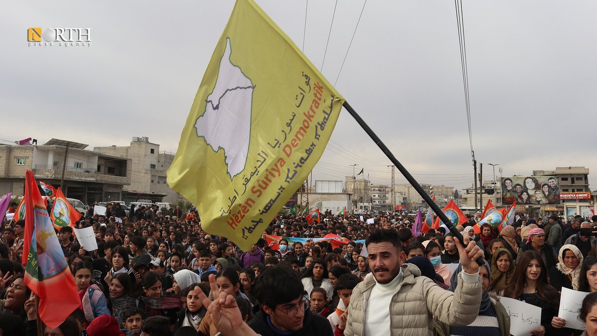 Mieszkańcy Kobani w północnej Syrii protestują i potępiają tureckie ataki na ludność cywilną i tamę Tishrin