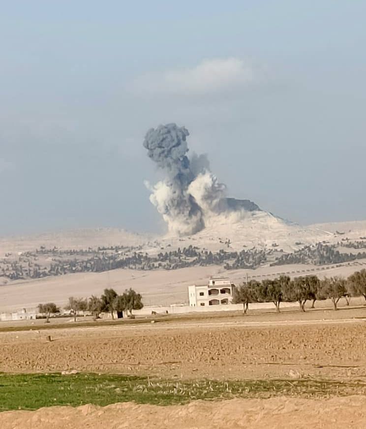 Des avions de guerre turcs ciblent des points de la milice des Forces démocratiques syriennes (FDS) près du village de Shash al-Bubna, près du barrage de Tishreen dans la campagne de Manbij