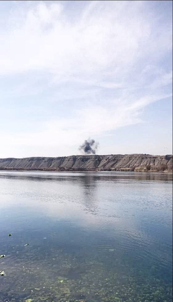 Des avions de guerre turcs ont frappé des cibles des FDS dans le village de Sheikhs, à l'ouest de Kobane