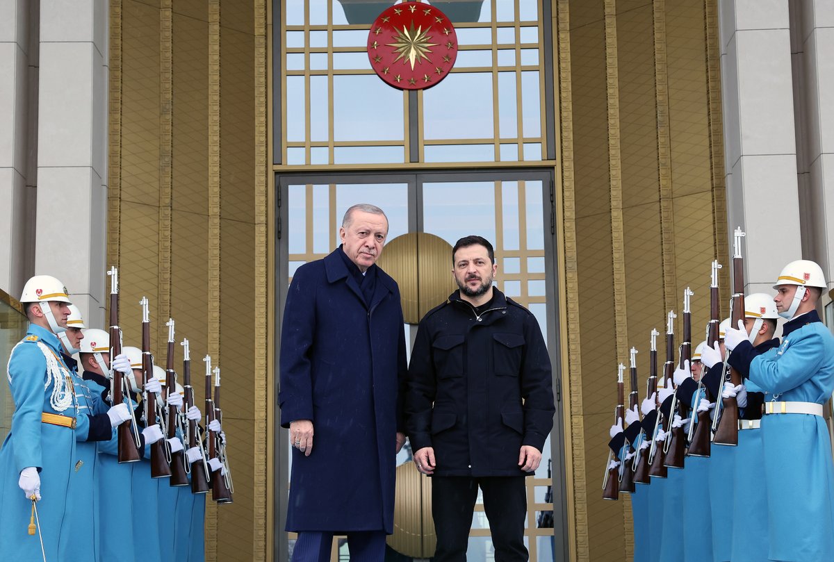 Le président turc Recep Tayyip Erdogan accueille son homologue ukrainien Volodymyr Zelenskyy au complexe présidentiel d'Ankara