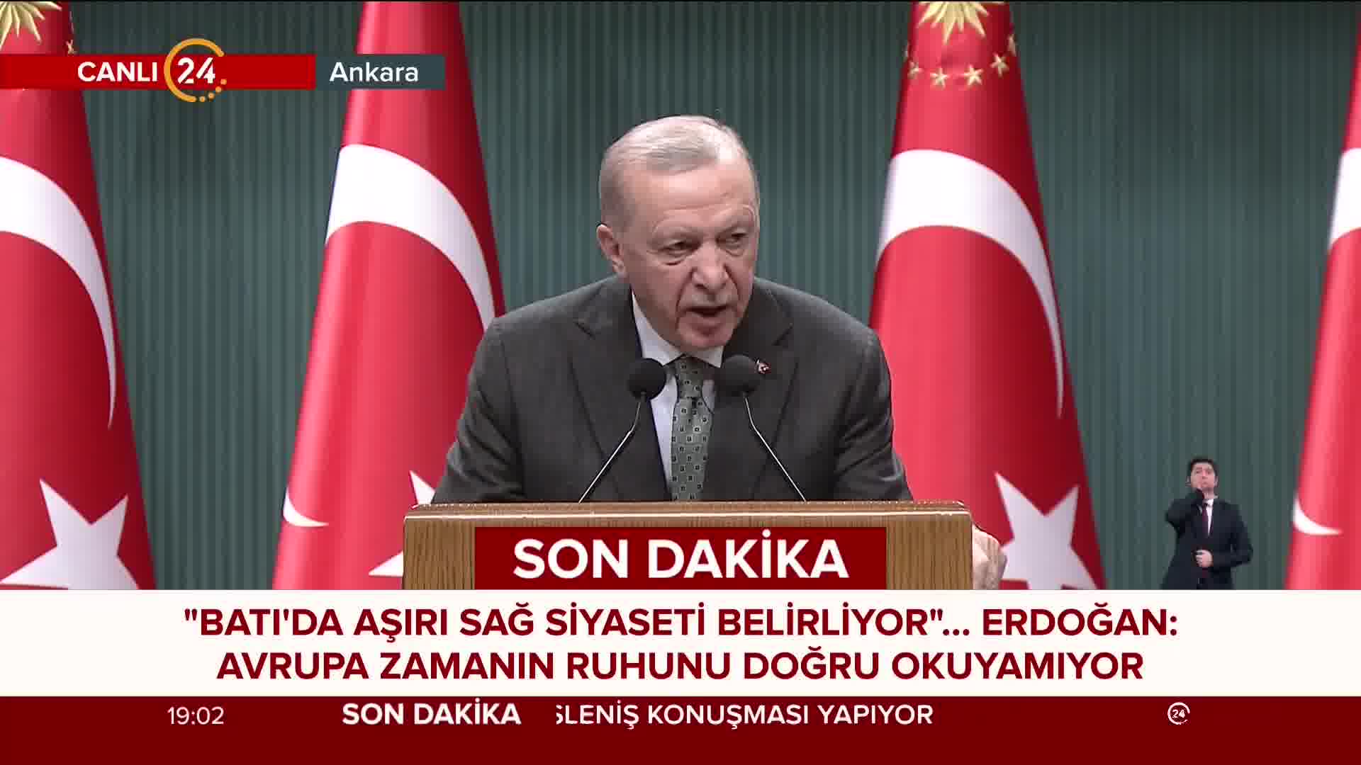 Erdogan sagt, nur die Türkei könne die Europäische Union aus den Schwierigkeiten retten, in die sie durch den Ukraine-Krieg geraten sei. Ankara könne die europäische Verteidigung wieder in Ordnung bringen und die alternde Bevölkerung des Kontinents wiederbeleben. „Das könnte nur mit Ankaras EU-Mitgliedschaft geschehen.