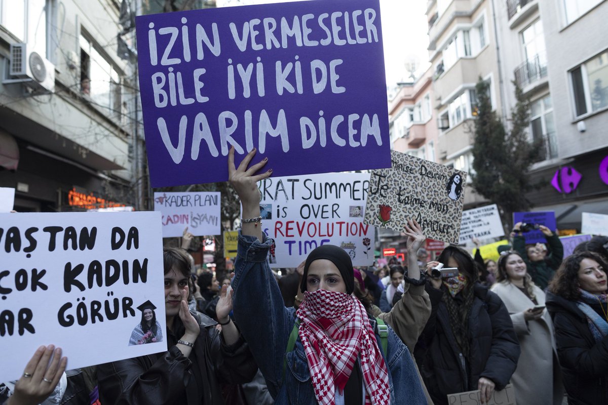 Turkish women marched in Istanbul to mark International Women’s Day despite a government-imposed ban. Police blockaded groups and reportedly detained numerous protesters