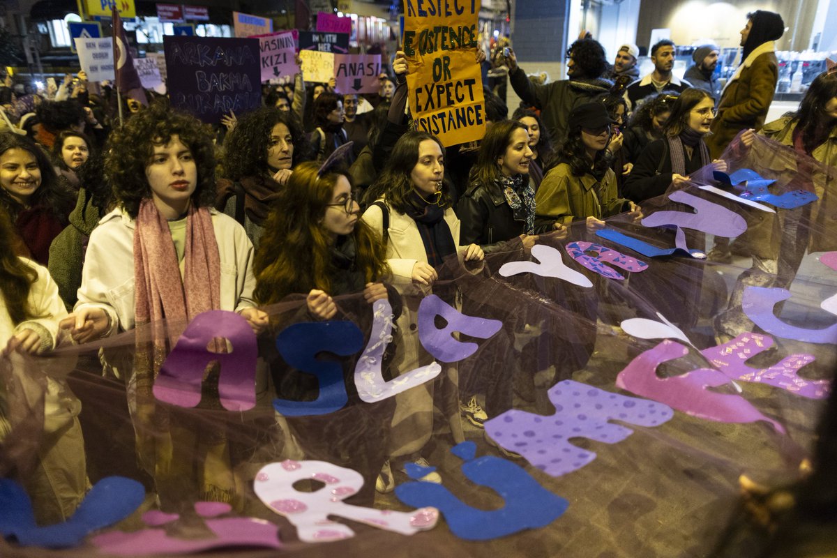 Turkish women marched in Istanbul to mark International Women’s Day despite a government-imposed ban. Police blockaded groups and reportedly detained numerous protesters