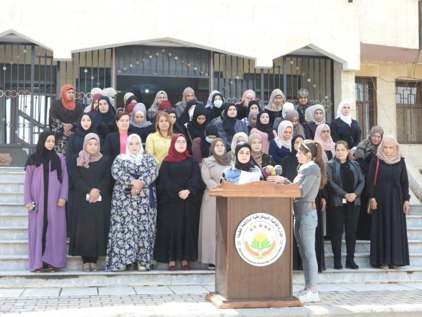 Los ciudadanos condenaron la masacre de una familia de 9 personas en un ataque con vehículos aéreos no tripulados en la aldea Berxbotan de Kobane y pidieron a las instituciones y tribunales internacionales que se pronuncien contra el gobierno turco.