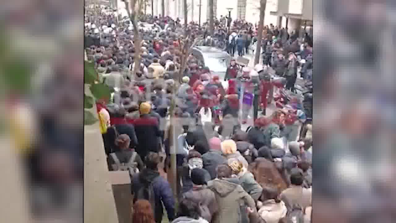 Despite trying to ban protests for 4 days after police in Turkey have arrested the mayor of Istanbul and Erdogan's presidential rival, Ekrem Imamoglu, student protesters at Istanbul University are out protesting