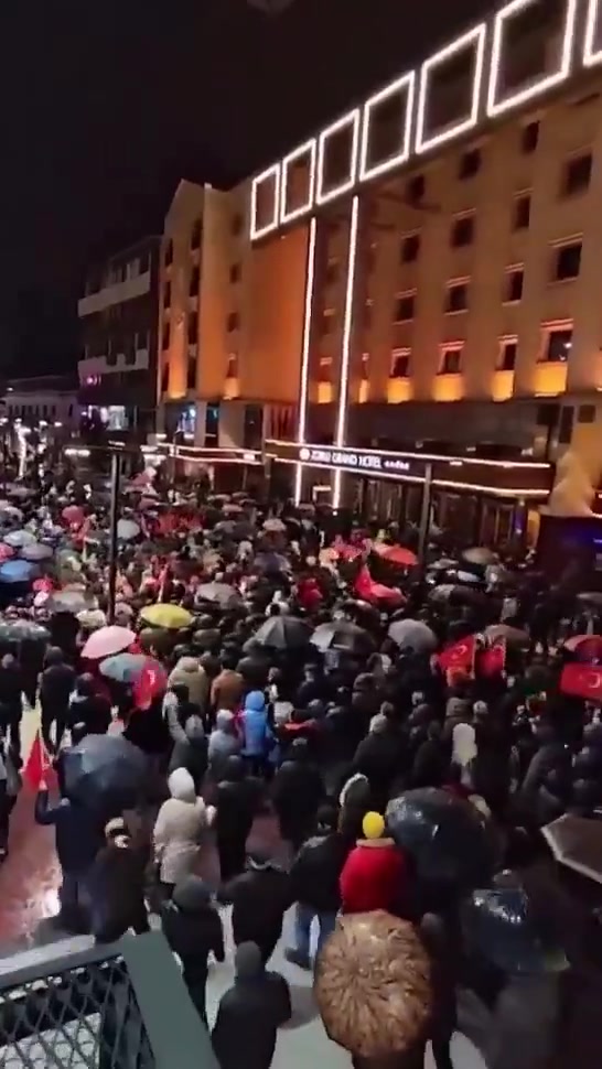 Trabzon: March continues in the Square with slogans The day will come when the tide will turn, AKP will be held accountable to the people