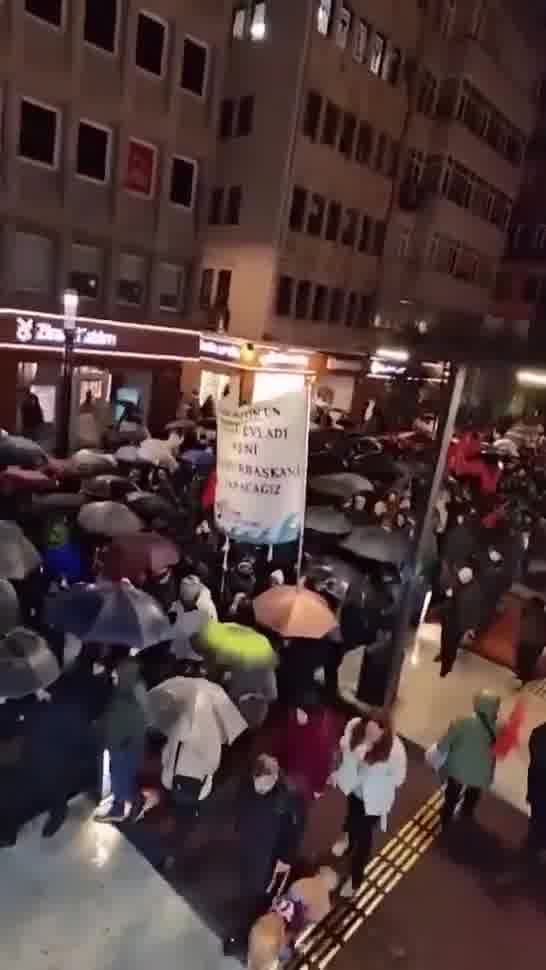 Trabzon: March continues in the Square with slogans The day will come when the tide will turn, AKP will be held accountable to the people