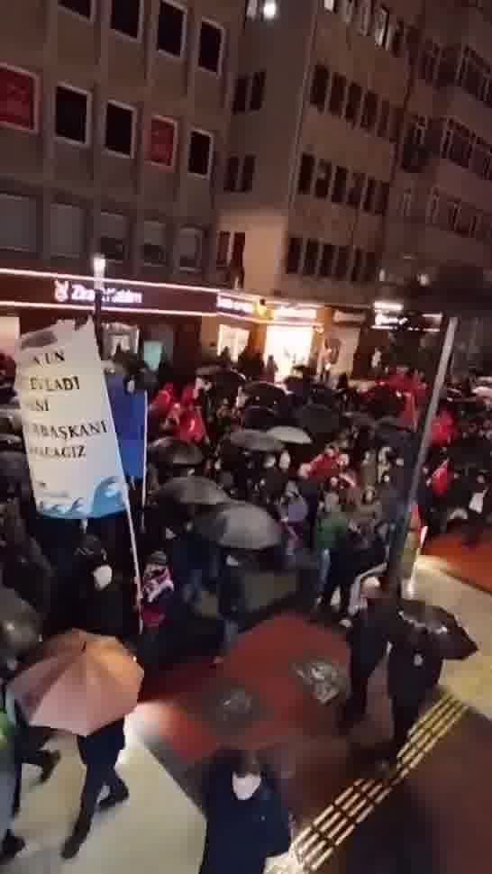 Trabzon: March continues in the Square with slogans The day will come when the tide will turn, AKP will be held accountable to the people