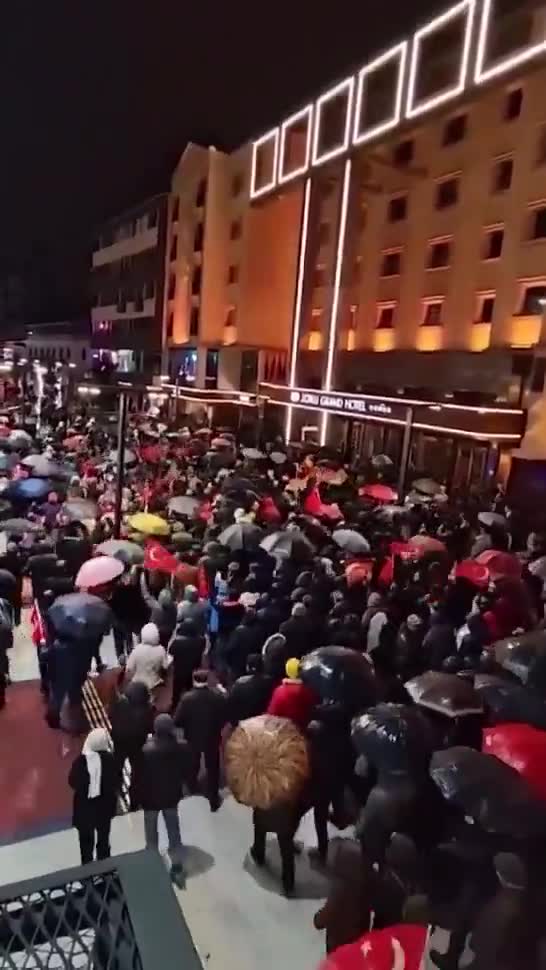 Trabzon: March continues in the Square with slogans The day will come when the tide will turn, AKP will be held accountable to the people