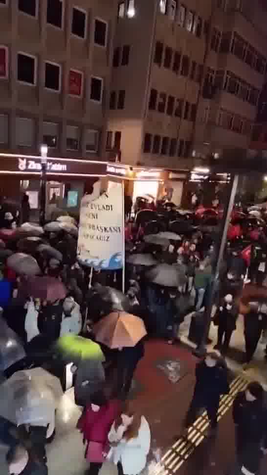 Trabzon: March continues in the Square with slogans The day will come when the tide will turn, AKP will be held accountable to the people