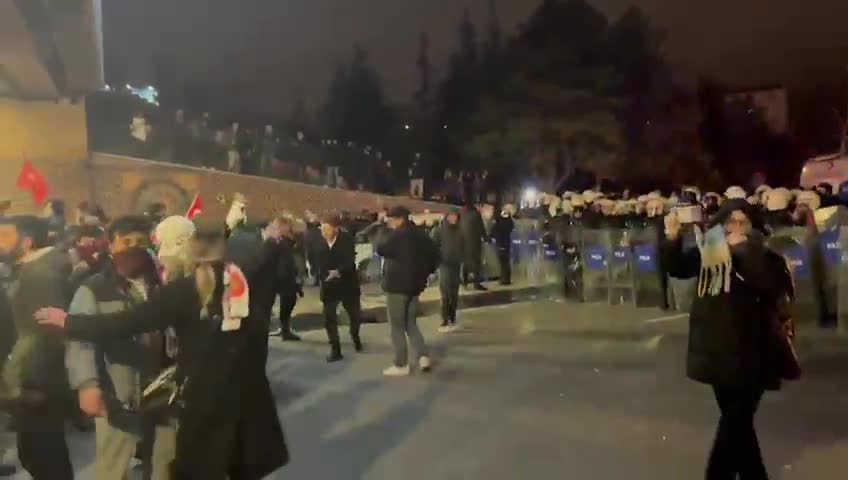 In Ankara, the police attacked people gathered on Mevlana Boulevard with tear gas. The people booed and said, Shoot them, shoot them, shoot them, shoot them, take off your helmet, drop your baton, let's see who the young man is. The police were asked, We will leave an honorable future for our children. What about you