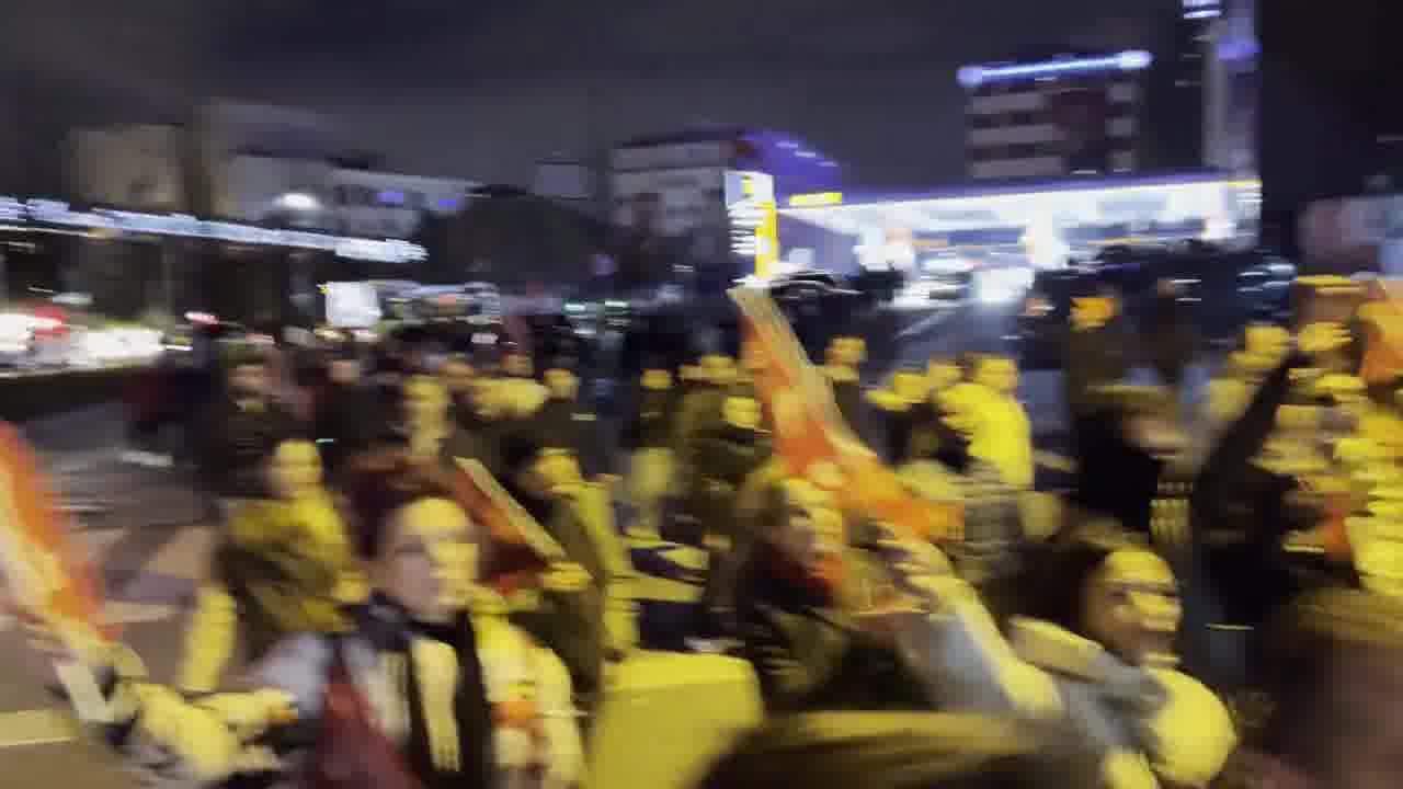 Marchers from many parts of Şişli met at Darülaceze Street. Torches were lit in front of the Nazım Hikmet Culture and Art House and the march continued from there to Şişli Municipality.