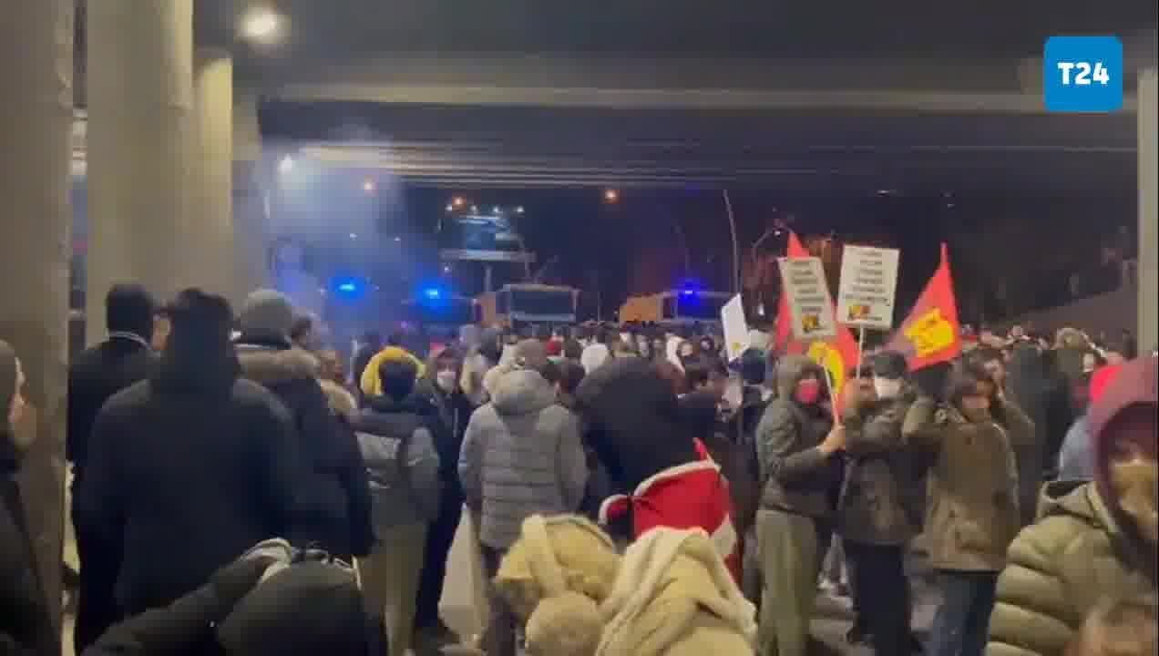 A group of students, including METU students, marched in Ankara to protest İmamoğlu. The students, who were stopped by the police on the road, chanted slogans such as Justice, law, rights