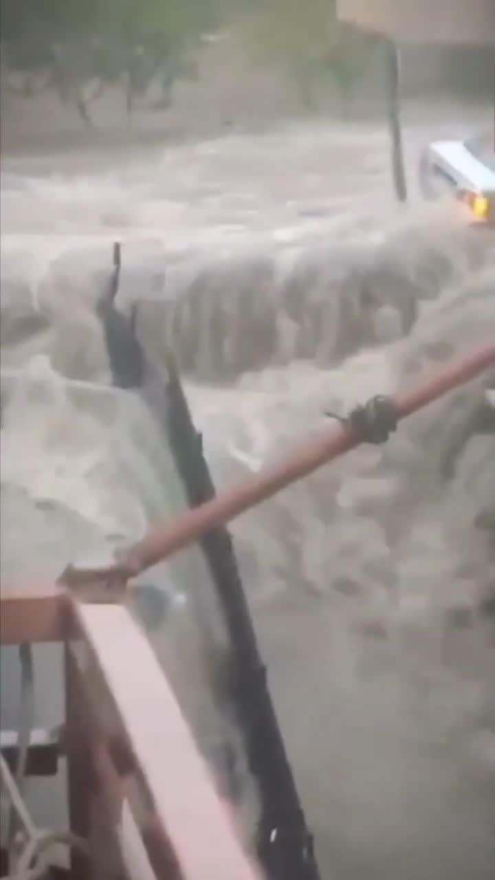This evening: Heavy rainfall triggered severe street flooding in Keçiören, creating dangerous conditions for drivers. Several vehicles were carried away by the forceful currents.  Keçiören, Ankara, Turkey