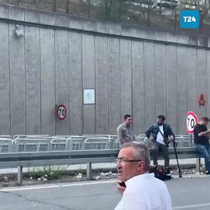 The police perimeter around the CHP Istanbul Provincial Headquarters is being expanded.