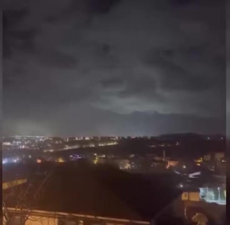 Turkish police launched a planned anti-ISIS operation near Elmalık Village, Yalova early this morning. Suspects opened fire, triggering a gun battle. 7 police officers wounded; all are stable. Special Forces reinforcements deployed; clashes still continue