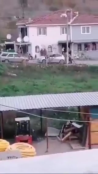 The anti-ISIS operation in Yalova, Turkey, has entered its seventh hour. ISIS militants have been squeezed into a house, in Elmalı village