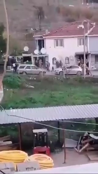 The anti-ISIS operation in Yalova, Turkey, has entered its seventh hour. ISIS militants have been squeezed into a house, in Elmalı village