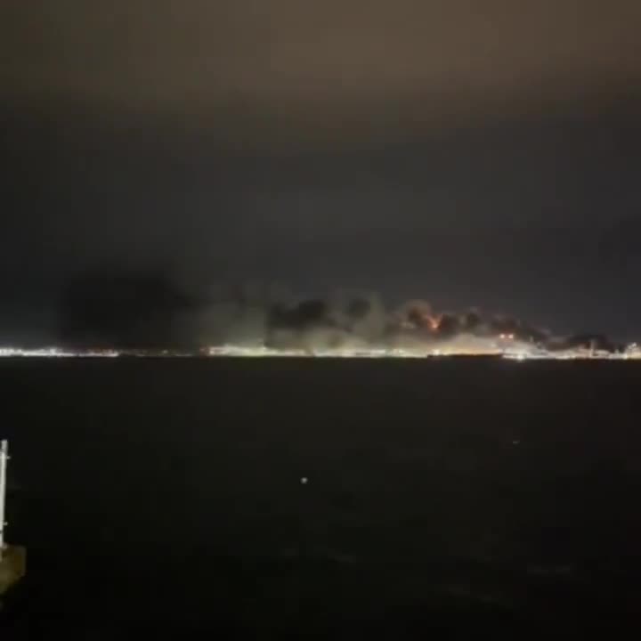 An explosion occurred at the TÜPRAŞ İzmit Refinery. Numerous teams have been dispatched to the scene.