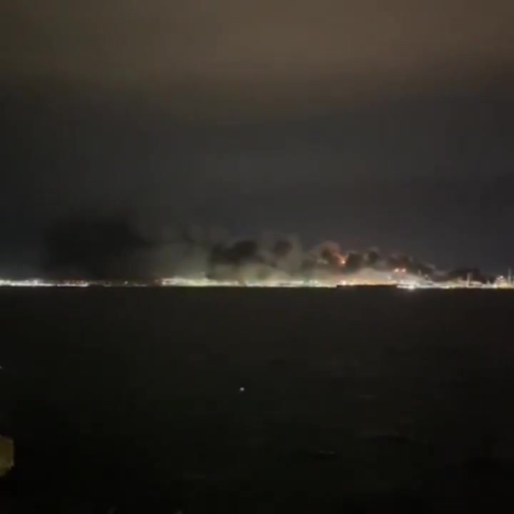 An explosion occurred at the TÜPRAŞ İzmit Refinery. Numerous teams have been dispatched to the scene.