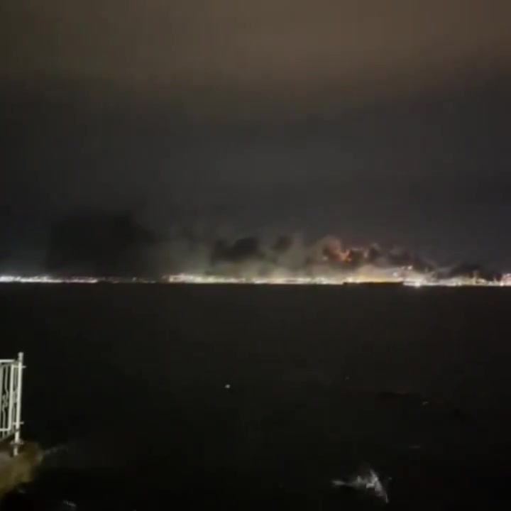 An explosion occurred at the TÜPRAŞ İzmit Refinery. Numerous teams have been dispatched to the scene.