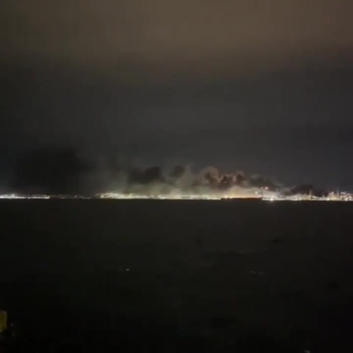 An explosion occurred at the TÜPRAŞ İzmit Refinery. Numerous teams have been dispatched to the scene.