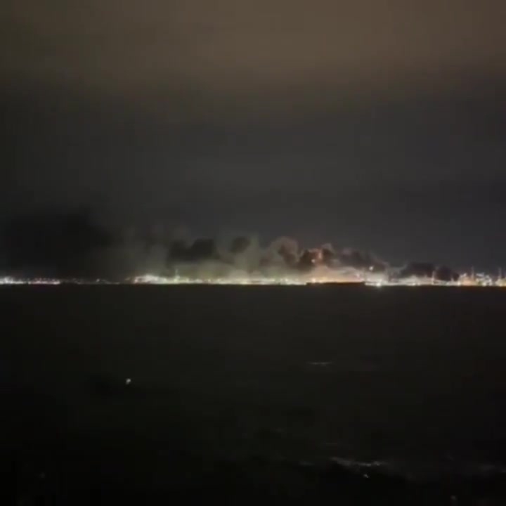 An explosion occurred at the TÜPRAŞ İzmit Refinery. Numerous teams have been dispatched to the scene.