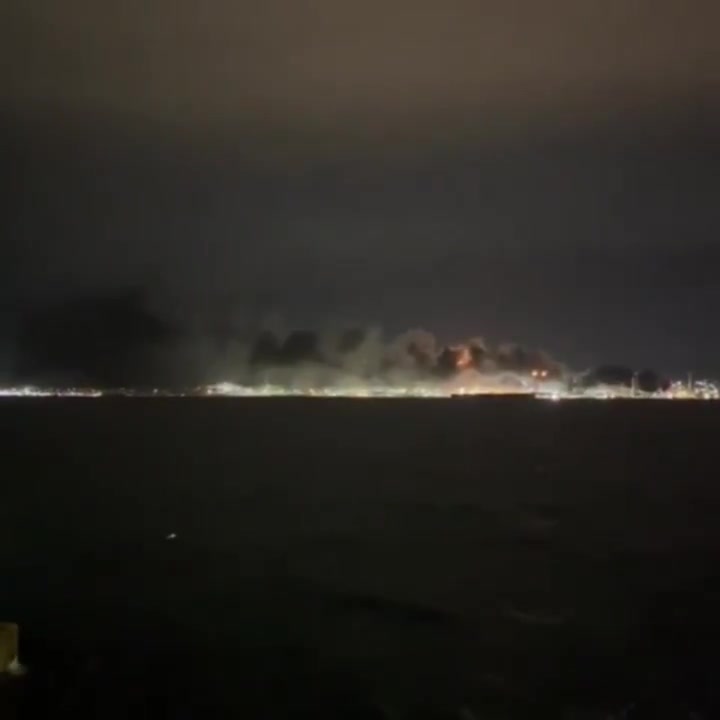 An explosion occurred at the TÜPRAŞ İzmit Refinery. Numerous teams have been dispatched to the scene.