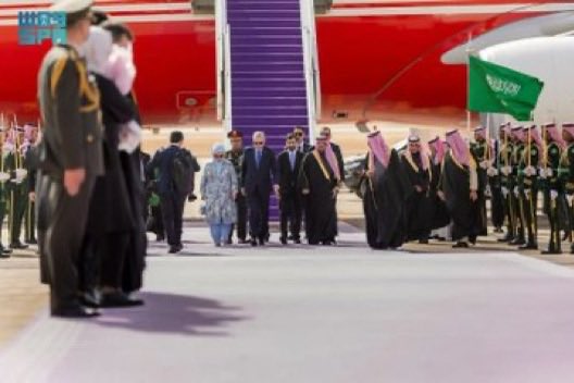 An official visit to Saudi Arabia. Turkish President Recep Tayyip Erdogan 
@RTErdogan
 arrived in Riyadh on Tuesday, accompanied by his delegation, which includes the ministers of foreign affairs and defense. He was received at King Khalid International Airport by Prince Mohammed bin Abdulrahman bin Abdulaziz, Deputy Governor of the Riyadh Region.
