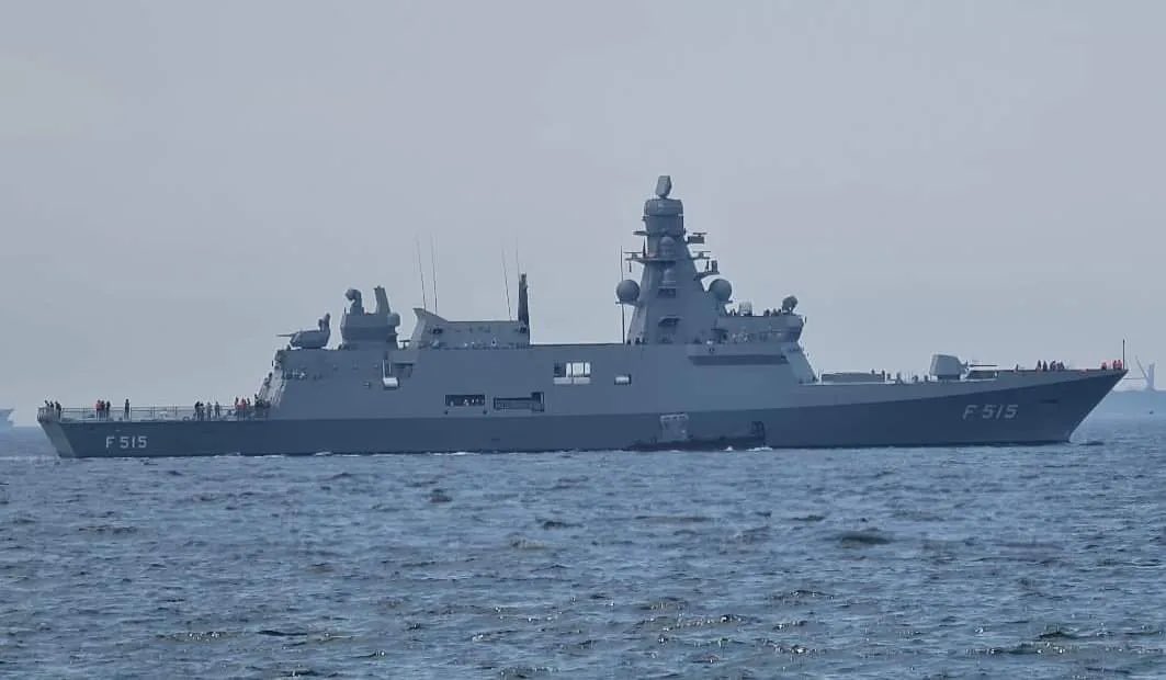 Türk donanma gemileri, Suriye'deki iç savaşın sona ermesinden bu yana ilk kez Lazkiye limanına ziyaret gerçekleştiriyor. Türk Deniz Kuvvetleri Komutanı da TCG İstanbul fırkateyninde bulunuyor.